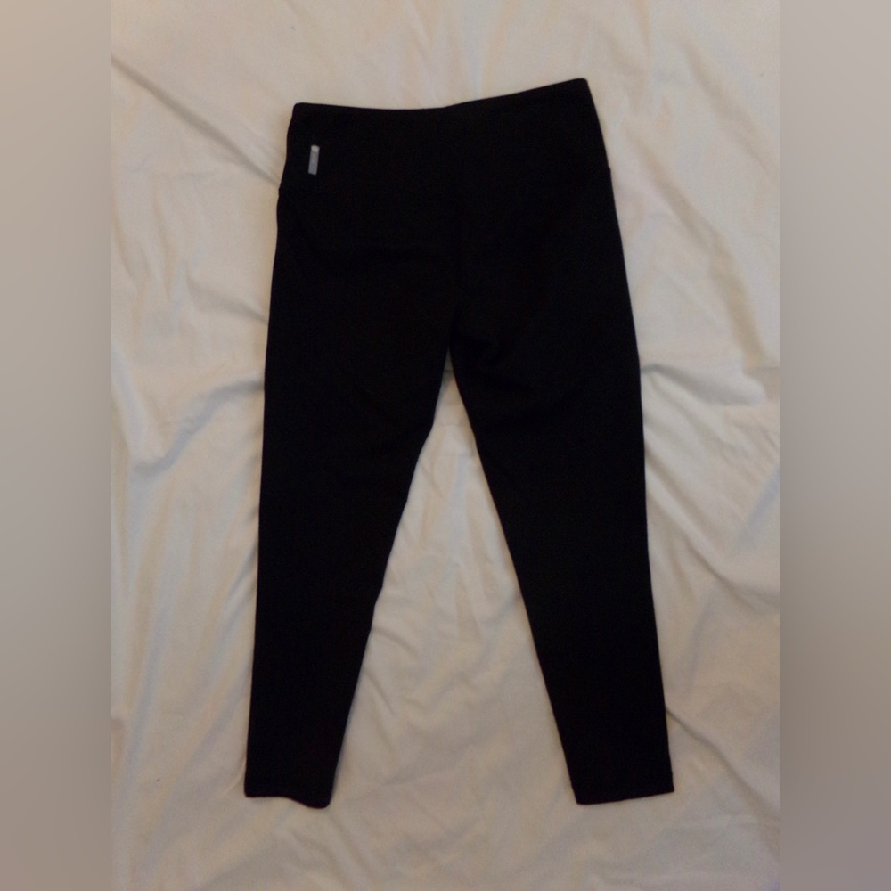 Black Zella 7/8 leggings in size small.